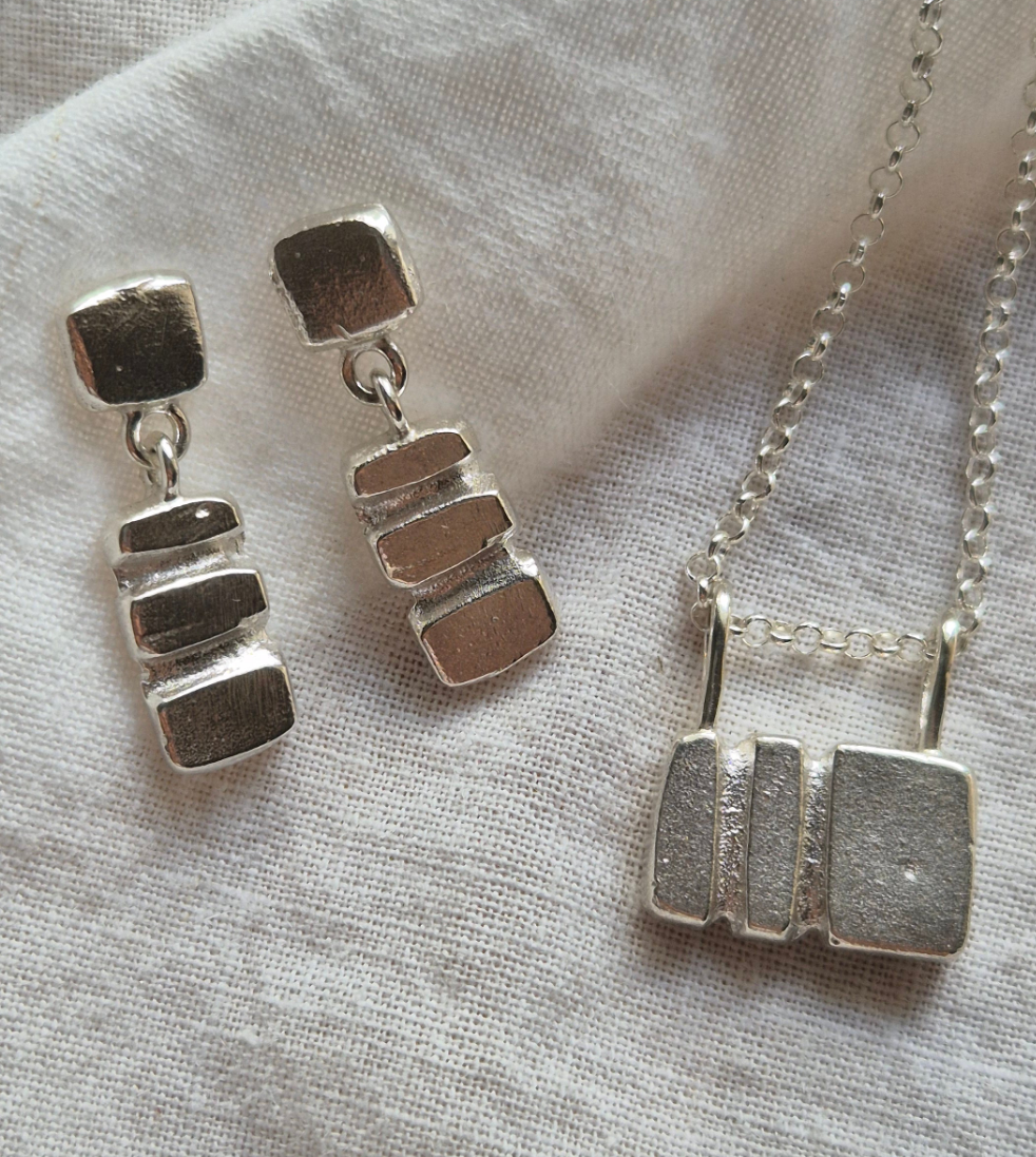 Tidal flow necklace