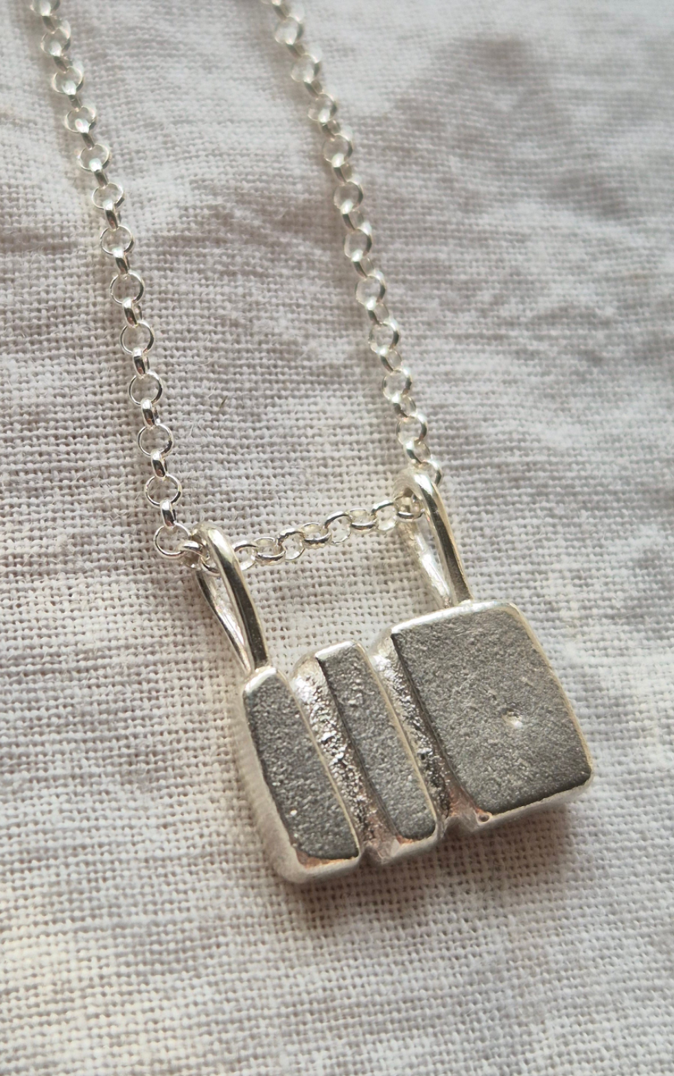 Tidal flow necklace