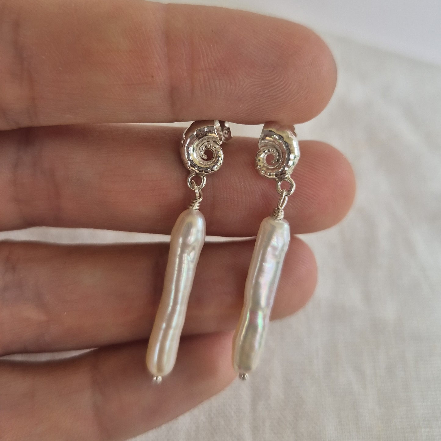 Spirla shell with Biwa stick pearl