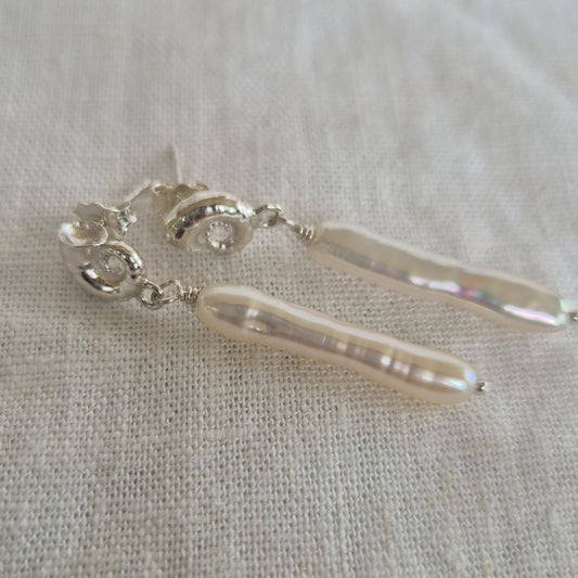 Spirla shell with Biwa stick pearl