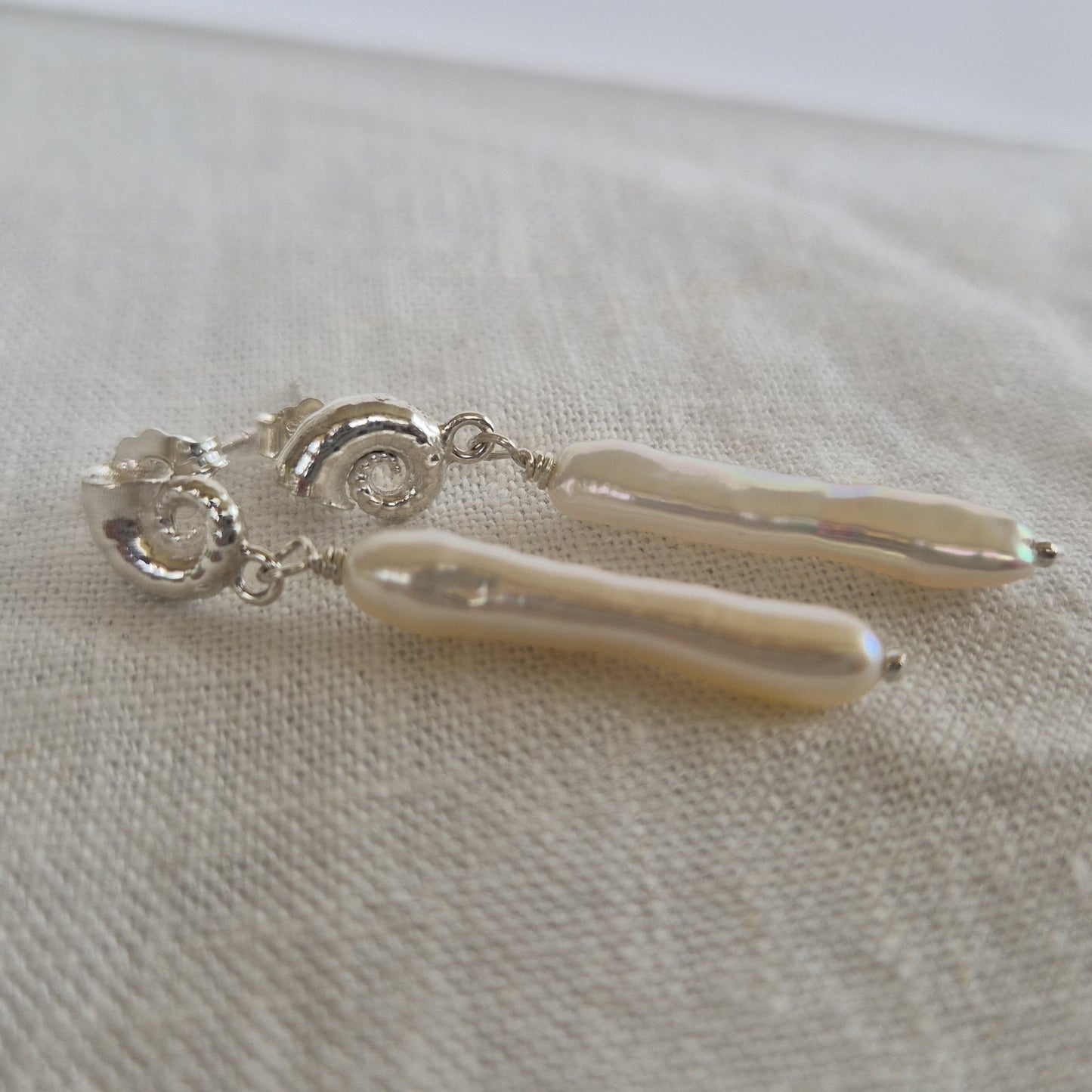 Spirla shell with Biwa stick pearl