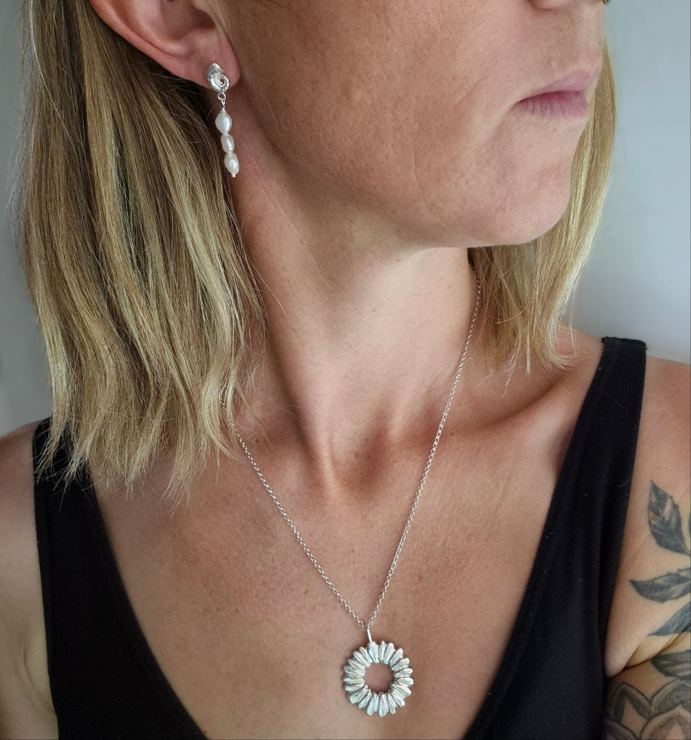 Spirula shell with keishi pearl