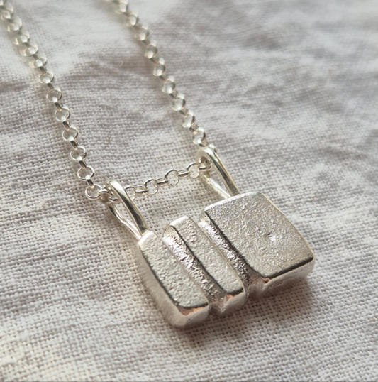 Tidal flow necklace