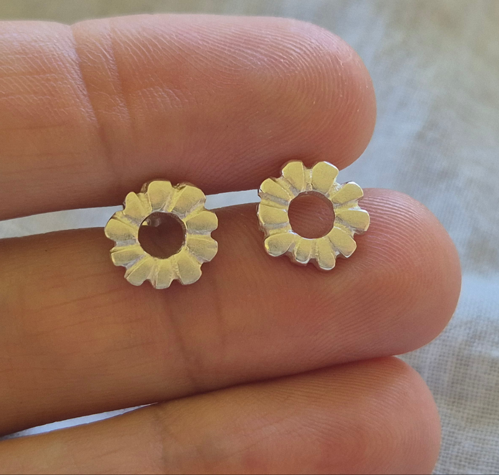Sunburst mini studs