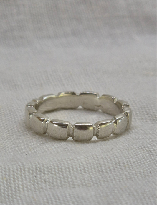 Fractured Flow Relic Ring