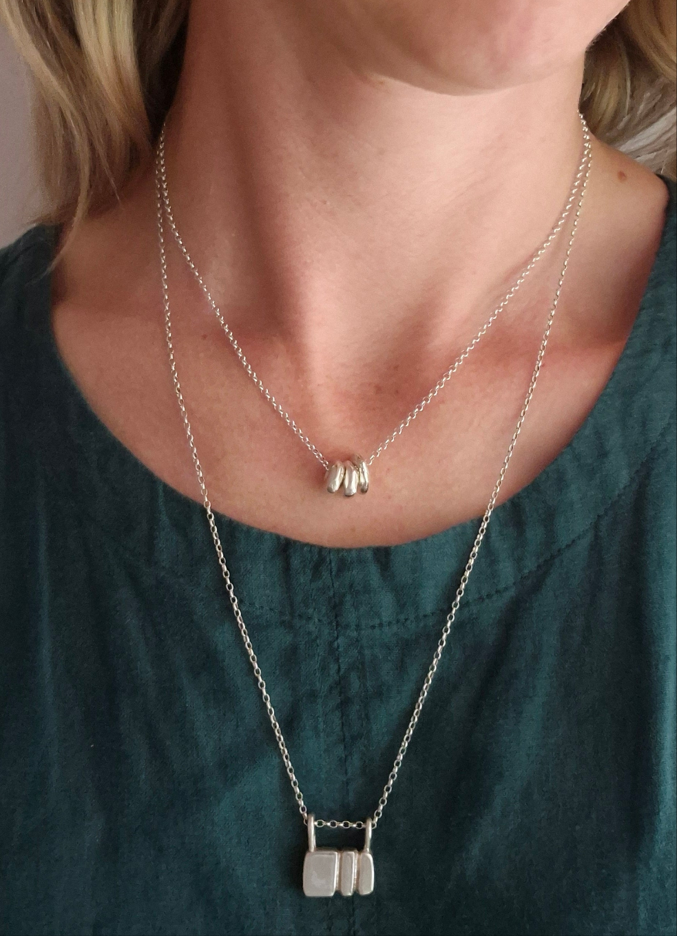 Pebble trio & Chain