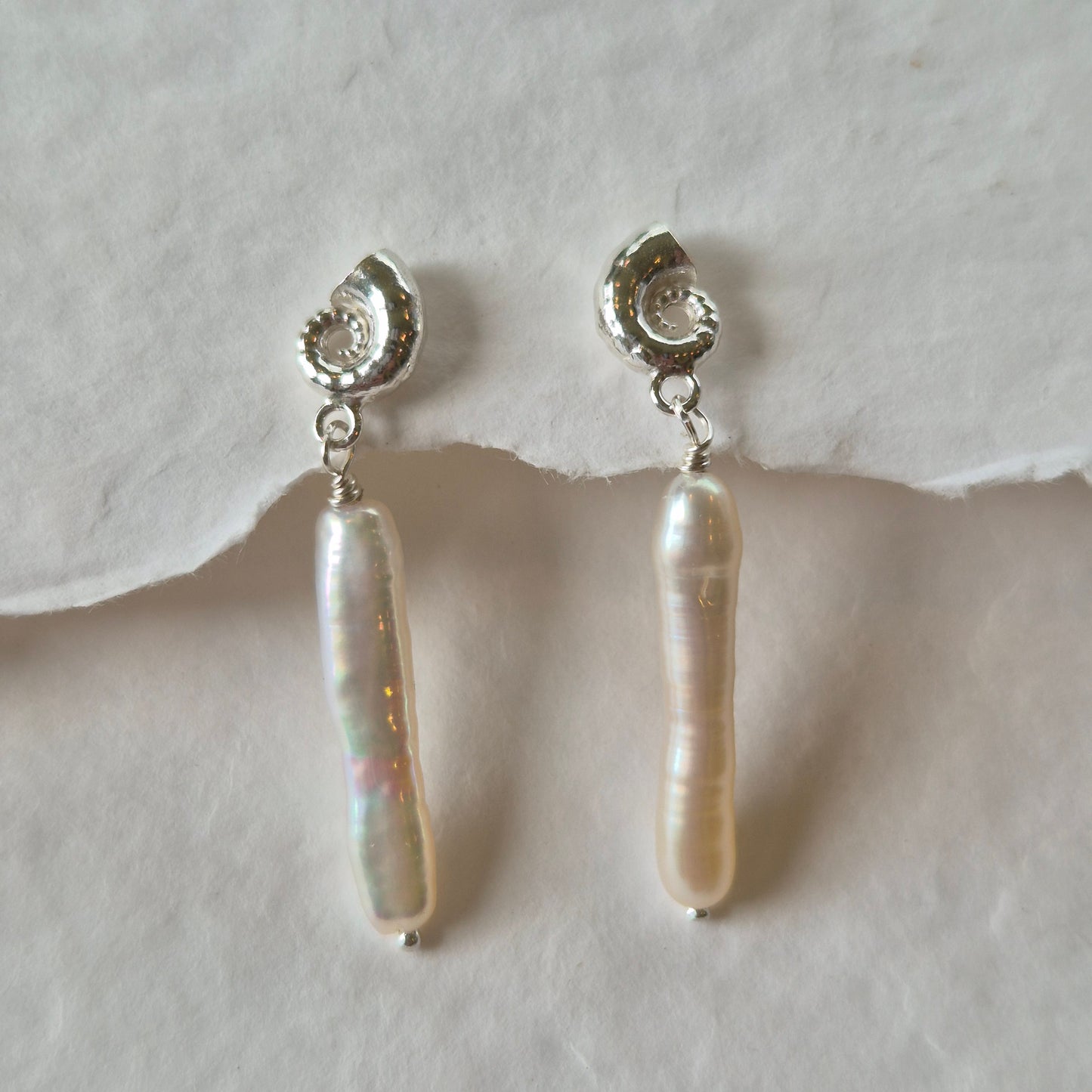 Spirla shell with Biwa stick pearl